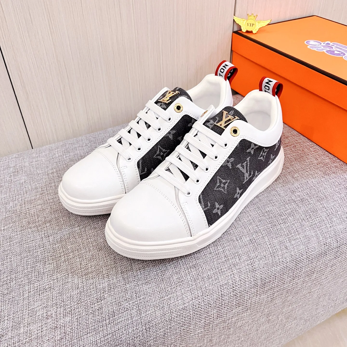 🚘🚘Factory batch 400💰[LV]🔥Louis Vuitton, high-end men's shoes brand, official website 1:1 latest masterpiece: the upper is made of first-layer cowhide imported from Italy with a comfortable and breathable lining➕original non-slip and wear-resistant outsole🔥, making walking more convenient and comfortable! An exclusive new model, a stunning work, a beautiful 1:1 replica [color] compared to the official quality! Create a fashionable personality to set off your uniqueness! A must-have for trendy men! Classic🔥Size: 38-44 Color: 🔥Multiple colors available🔥